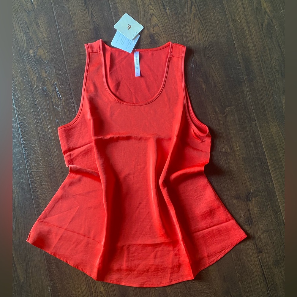 NWT fabletics women’s small ecosatin polyester flowy strawberry red casual tank